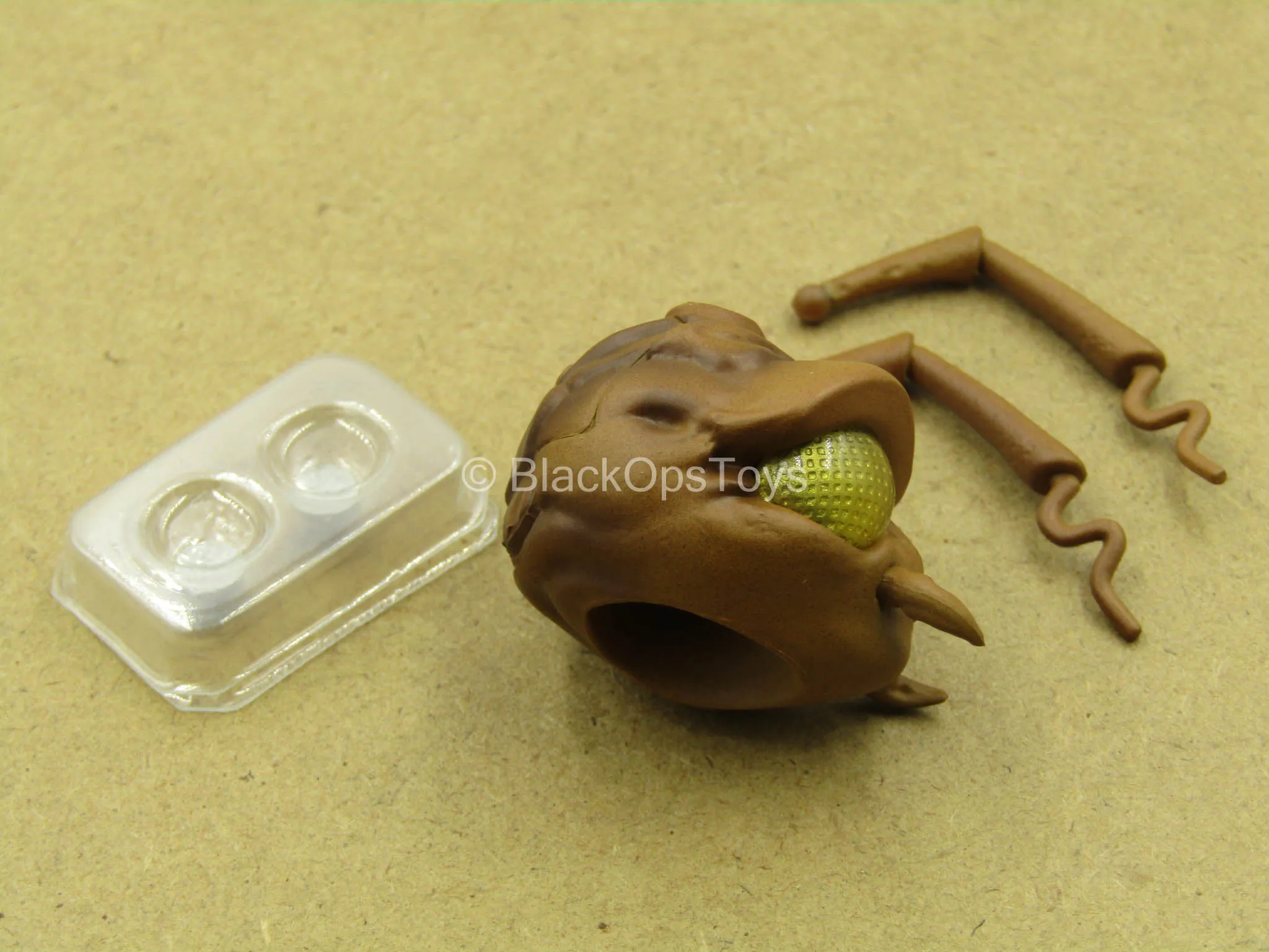 1/12 - Secret Agent Gomez - Light Up Bug Head Sculpt