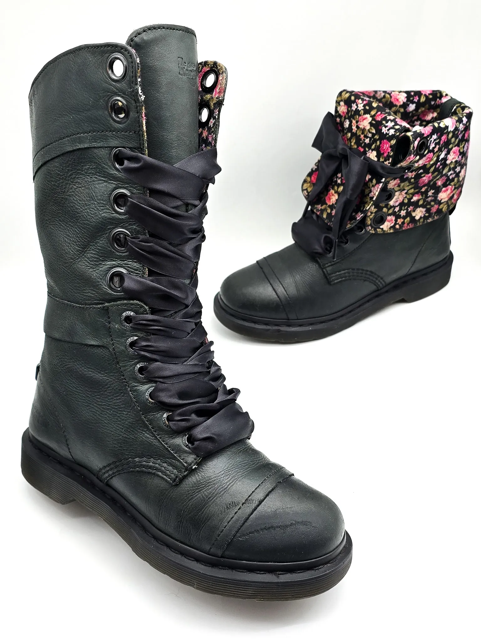 DR. MARTENS TRIUMPH BLACK MIRAGE FLORAL UK 6 - Pre-Loved