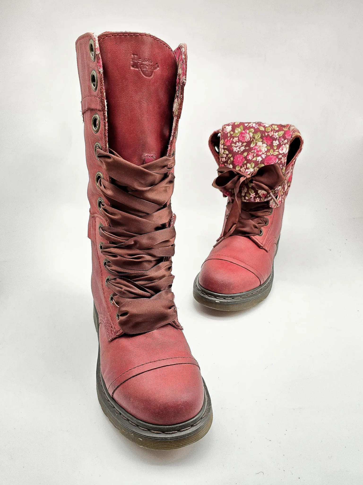 DR. MARTENS TRIUMPH CHERRY MIRAGE FLORAL UK 6 - Pre-Loved