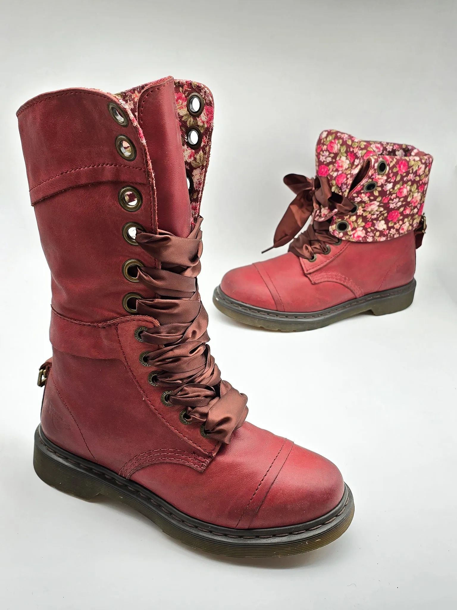 DR. MARTENS TRIUMPH CHERRY MIRAGE FLORAL UK 6 - Pre-Loved