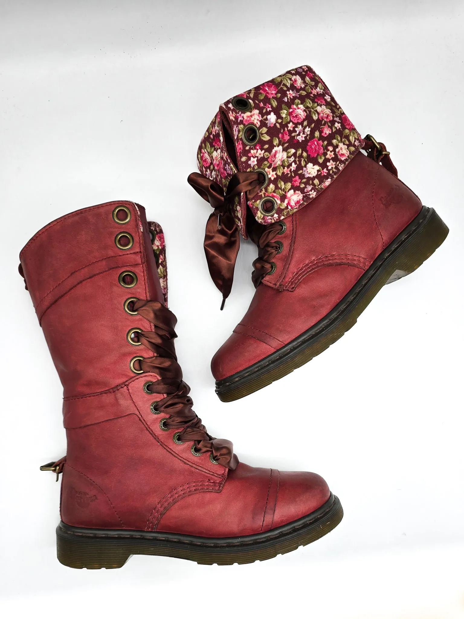 DR. MARTENS TRIUMPH CHERRY MIRAGE FLORAL UK 6 - Pre-Loved