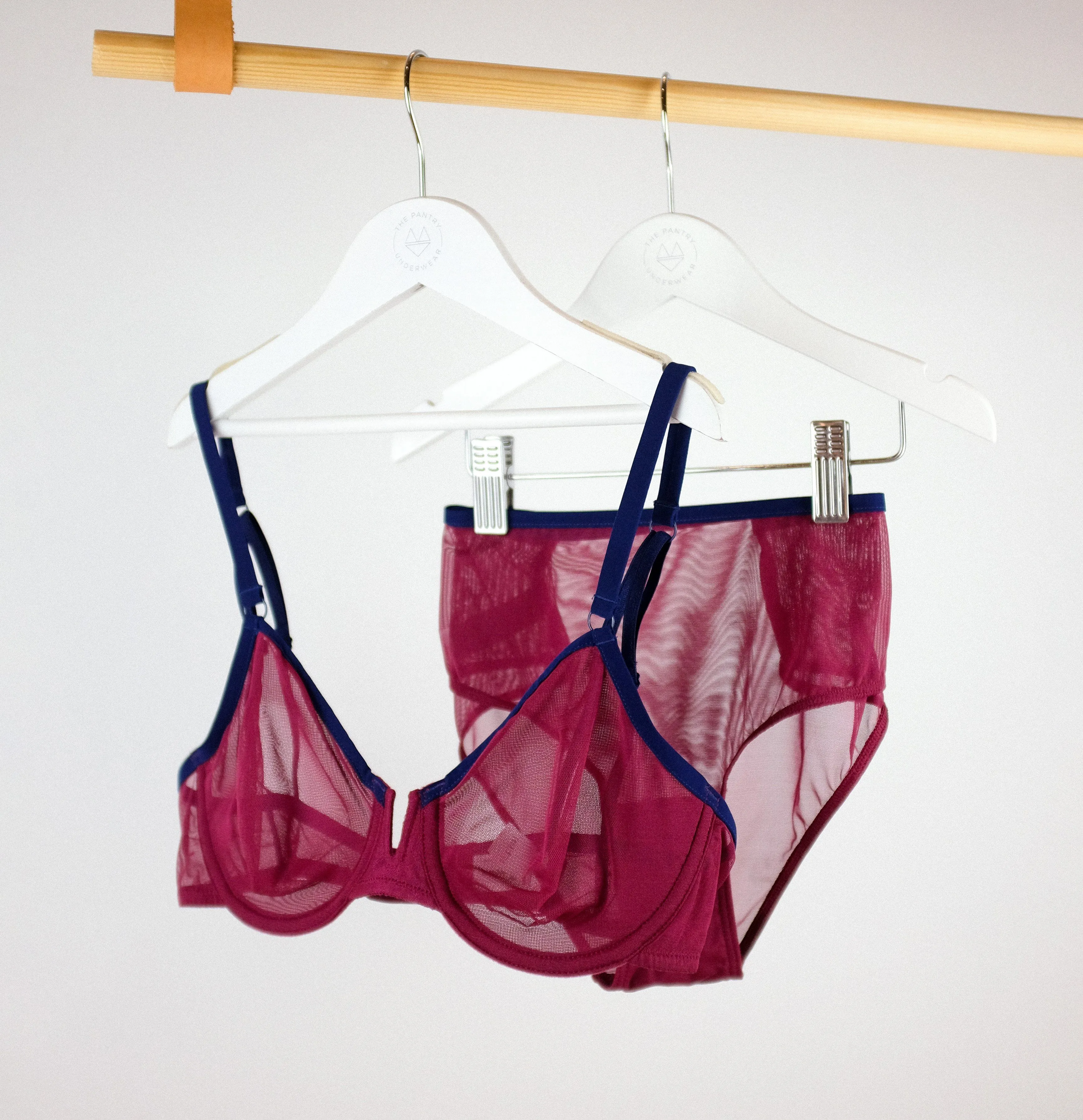 Mesh plunge bra [Cranberry]